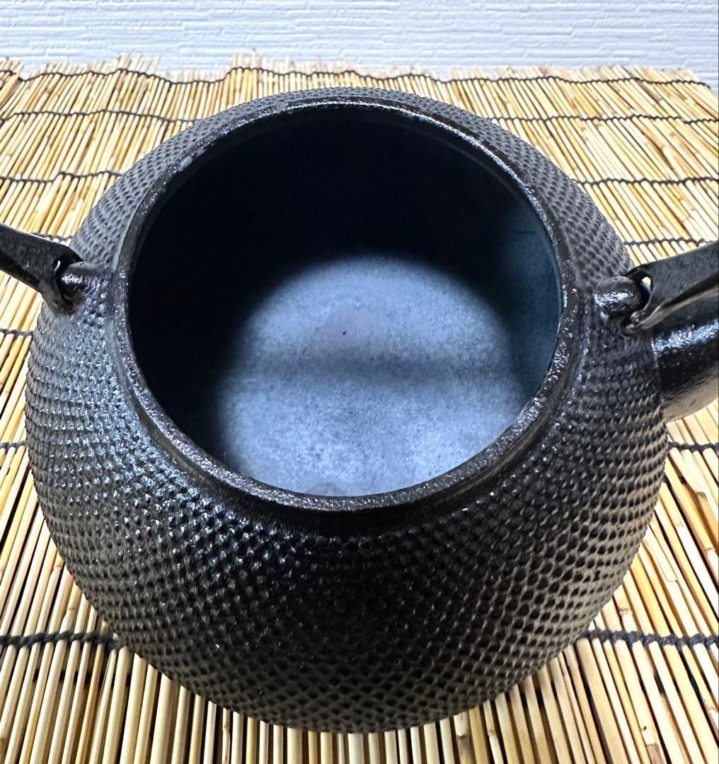 未使用、栞、タグ、南部鉄器検査証付き　南部岩鋳造１０型アラレ　南部鉄瓶　南部鉄器