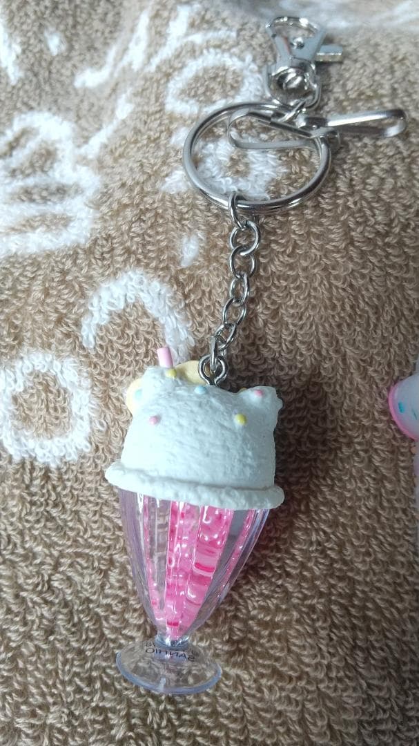 キティ　アイスキャンディー　パフェ　フロート　キーホルダー　マスコット
