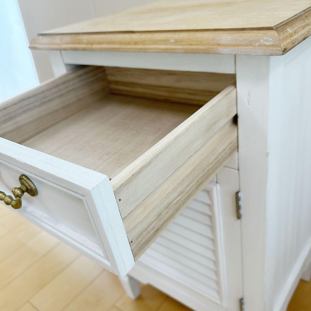 アンティーク　サイドチェスト　ブロカントシリーズ　ホワイトゴールドナイトテーブル