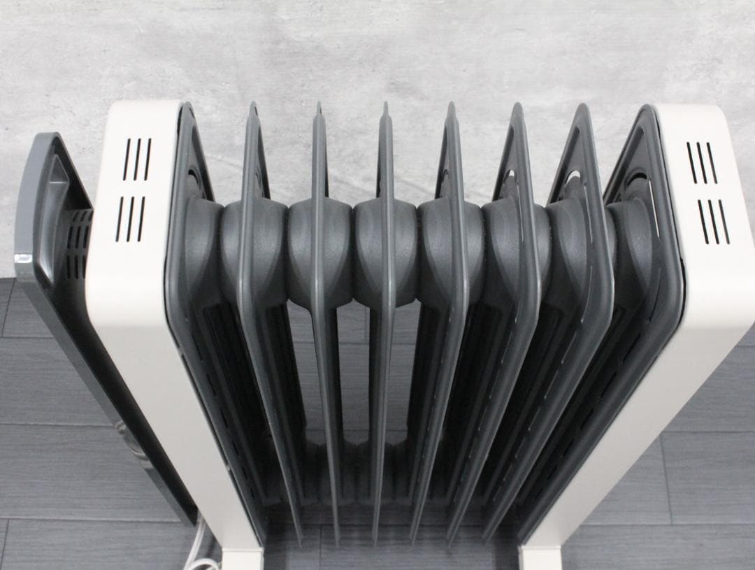 ▲De'Longhi デロンギ オイルヒーター ヴェルティカルド シダーグレー