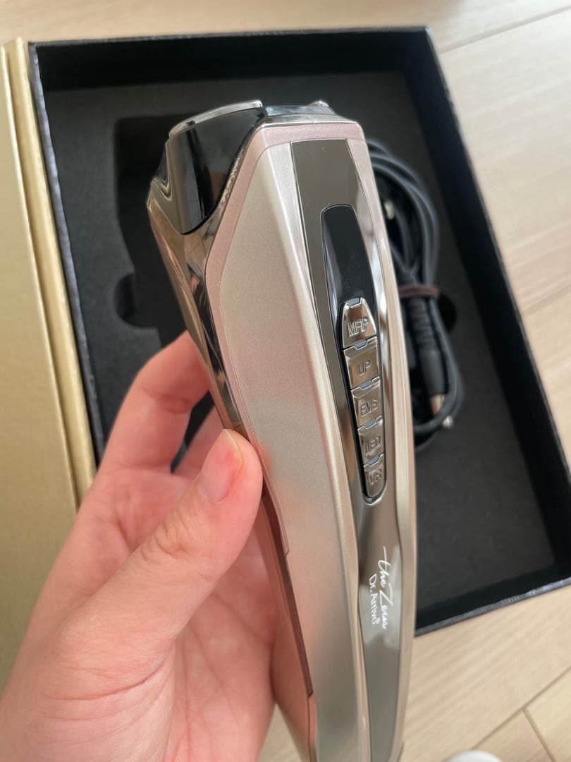 Dr. Arrivo the Zeus 美顔器