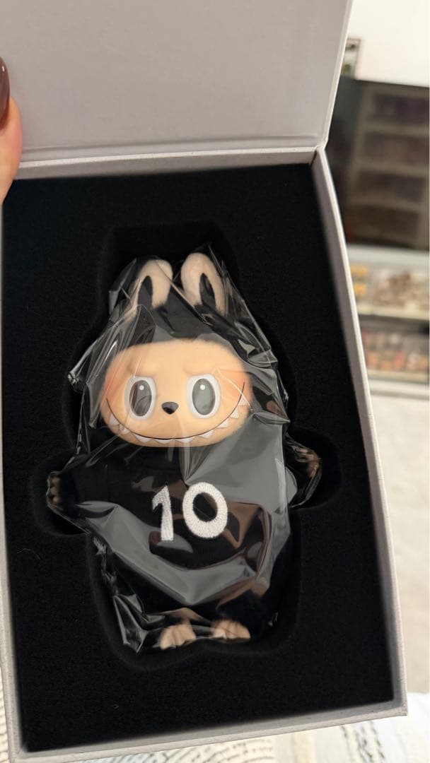 THE MONSTERS LABUBU 10周年記念展限定ぬいぐるみ