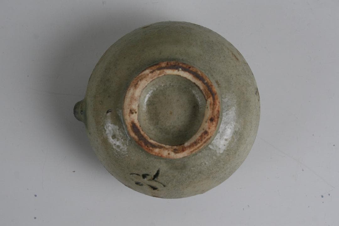 壺屋焼 人間国宝 金城次郎 作　双魚文水滴