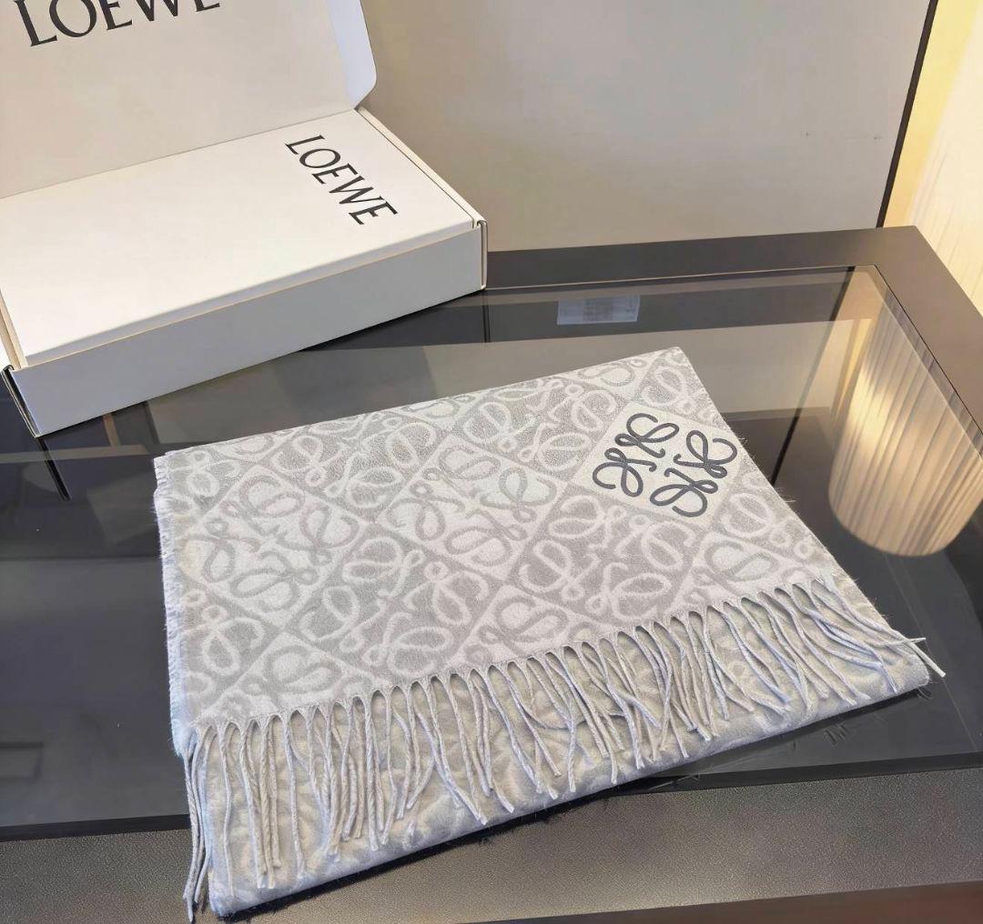 【LOEWE】ロゴ刺繍付き フリンジマフラー（ライトグレー）