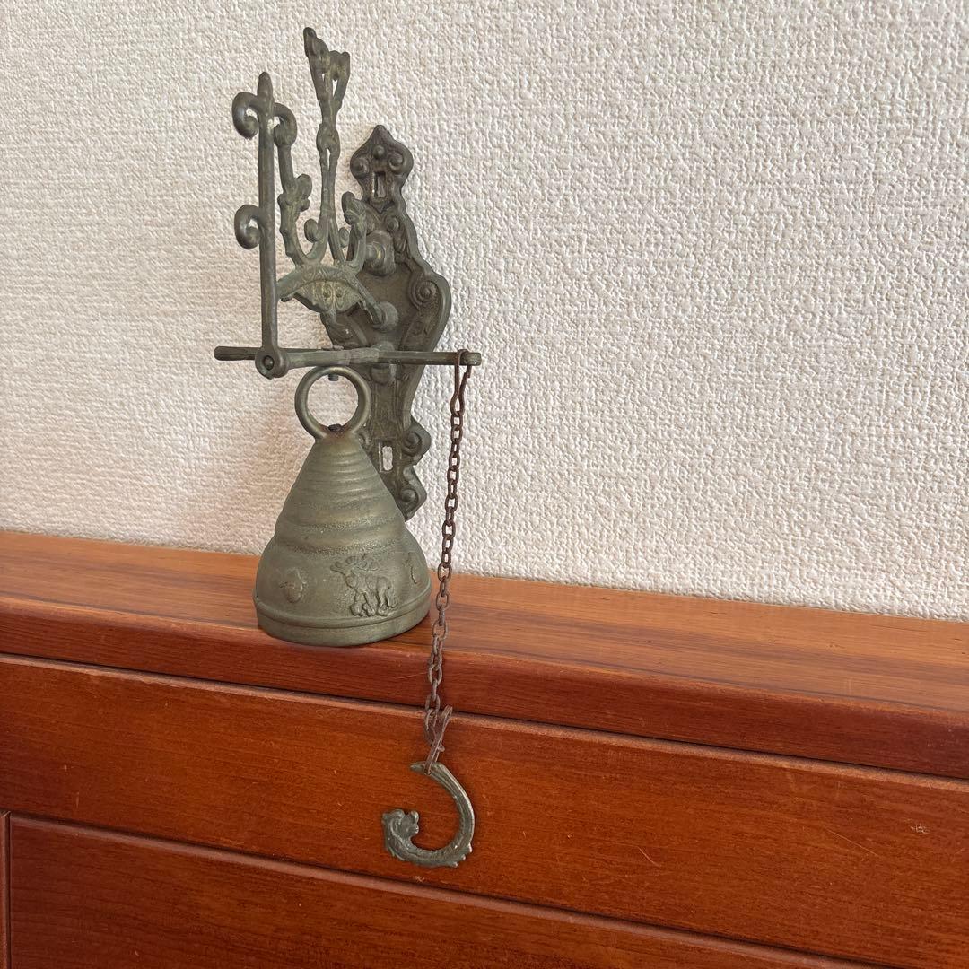 装飾的な金属製ベル 壁掛け式
