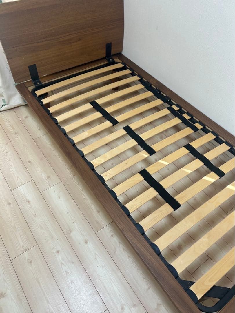 23区内送料無料！無印　シングルベッド　ウォールナット材　ヘッドボード付き②