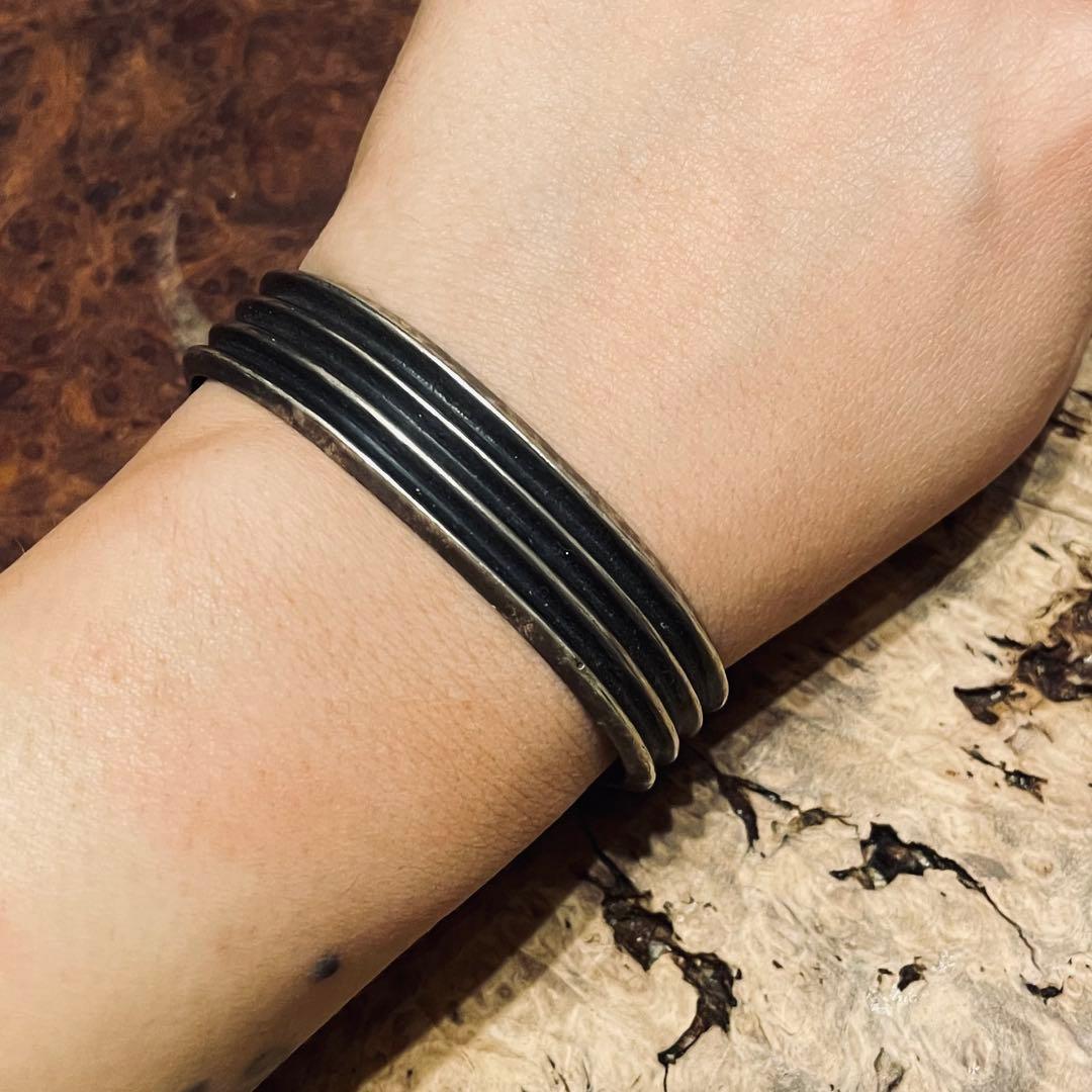 フランシス·ビゲイ作 シルバー バングル ナバホ インディアンジュエリー