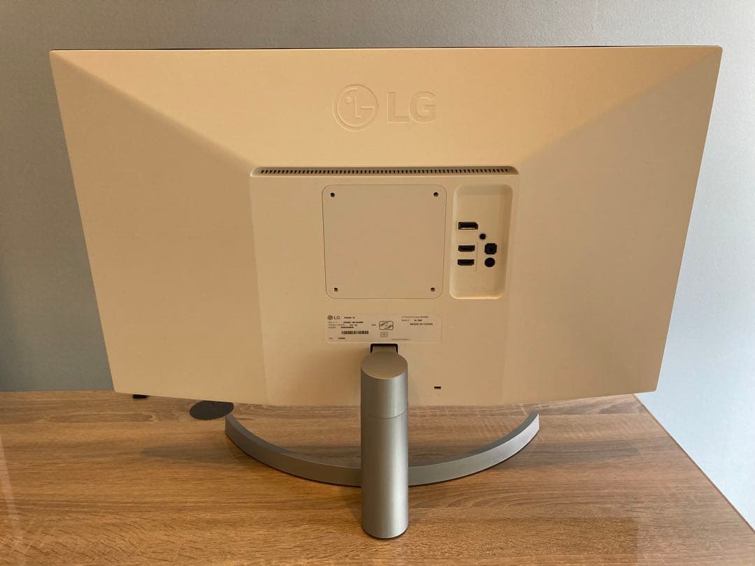 【値下げ中】【残り1台】モニター　LG　27インチ　4K　2023年4月製造