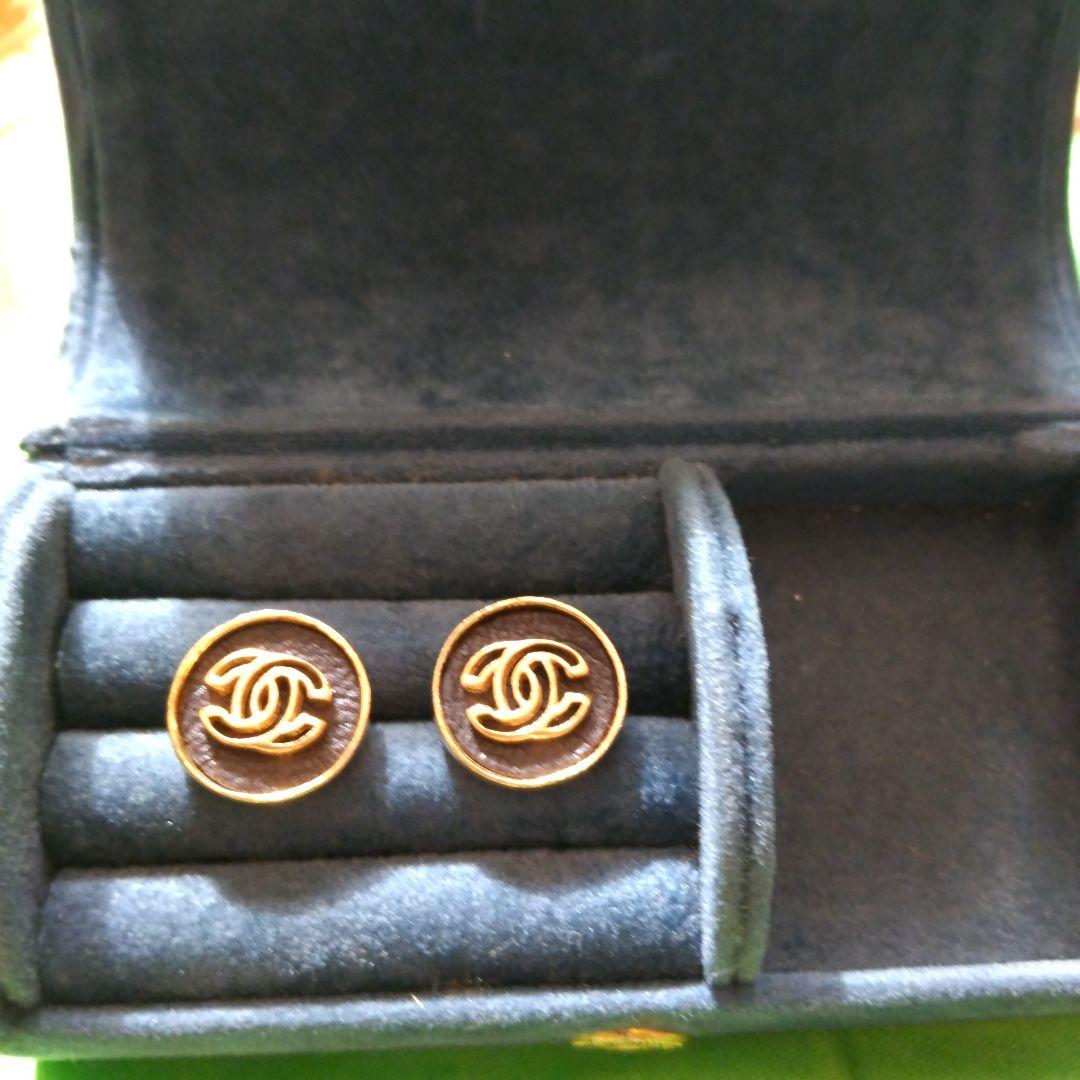 CHANELシャネル·ゴールド·ブラックヴィンテージピアス両耳用