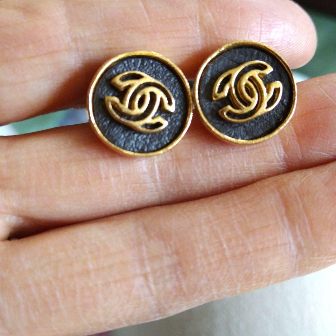 CHANELシャネル·ゴールド·ブラックヴィンテージピアス両耳用