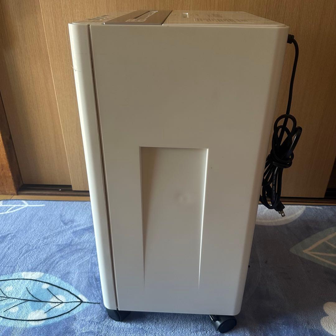 【極美品】アイリスオーヤマ オフィスシュレッダー クロスカットホワイトOF18J