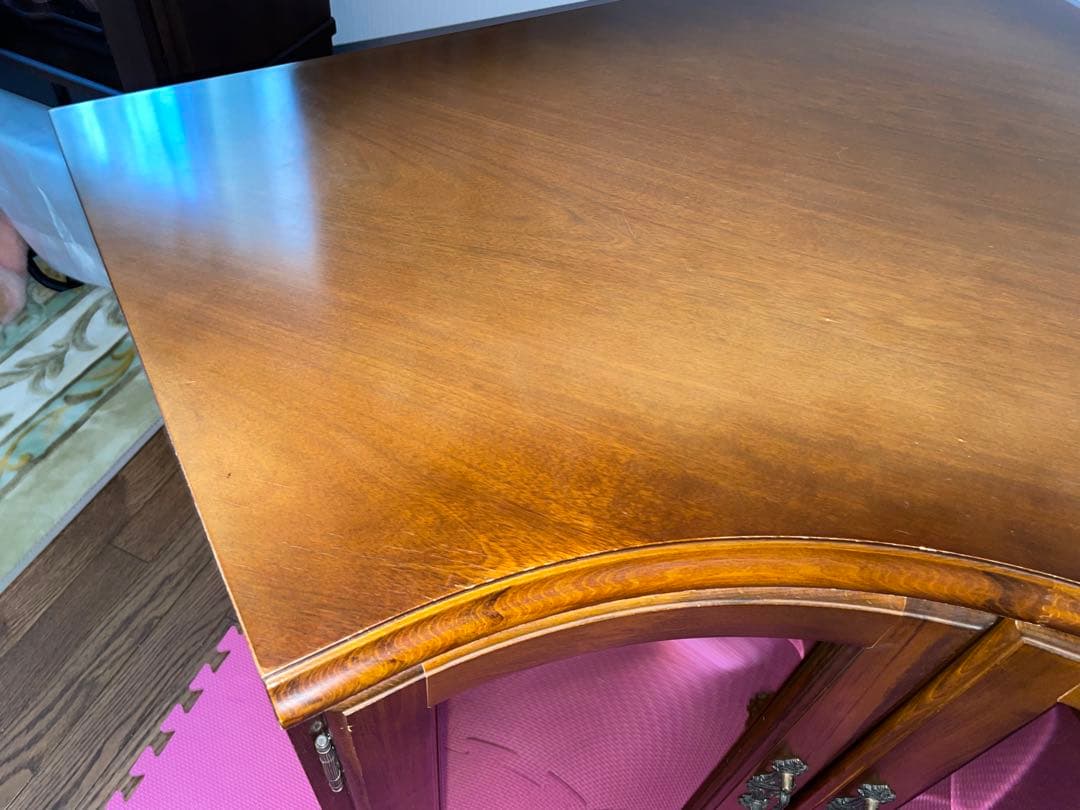 カリモク木製コーナーキャビネット ガラス扉付き