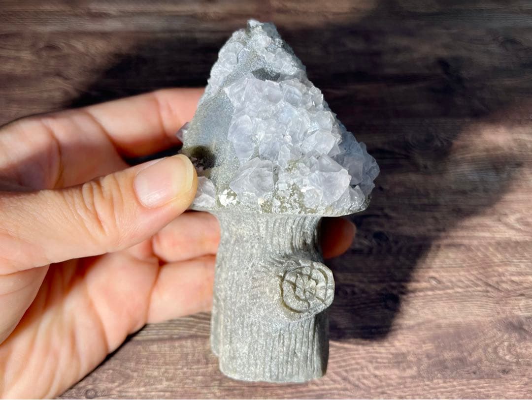 産地不明 フローライト ツリーハウス きのこ 家 置彫り物 天然石