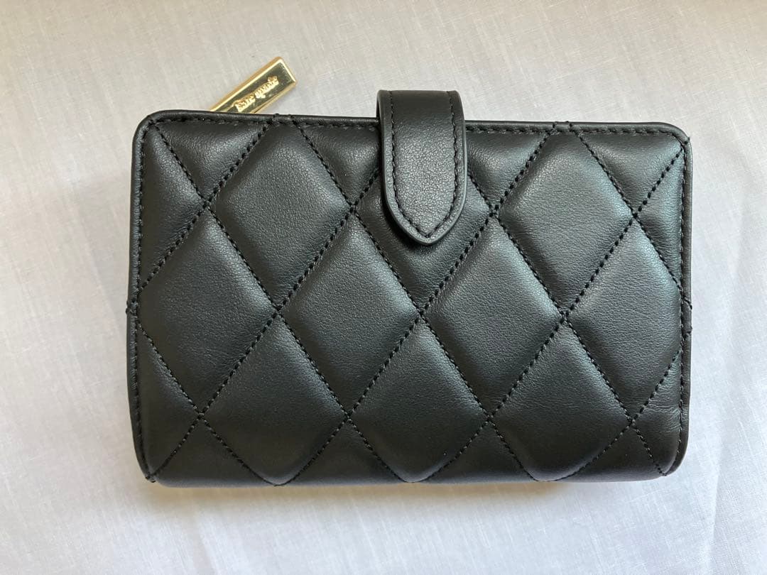 【新品未使用】kate spade ケイトスペード キルティング ミディアム財布