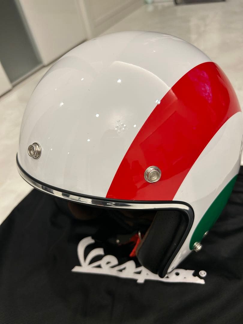 お値下げ！新品同様！Vespa ヘルメット ホワイトレッドグリーン