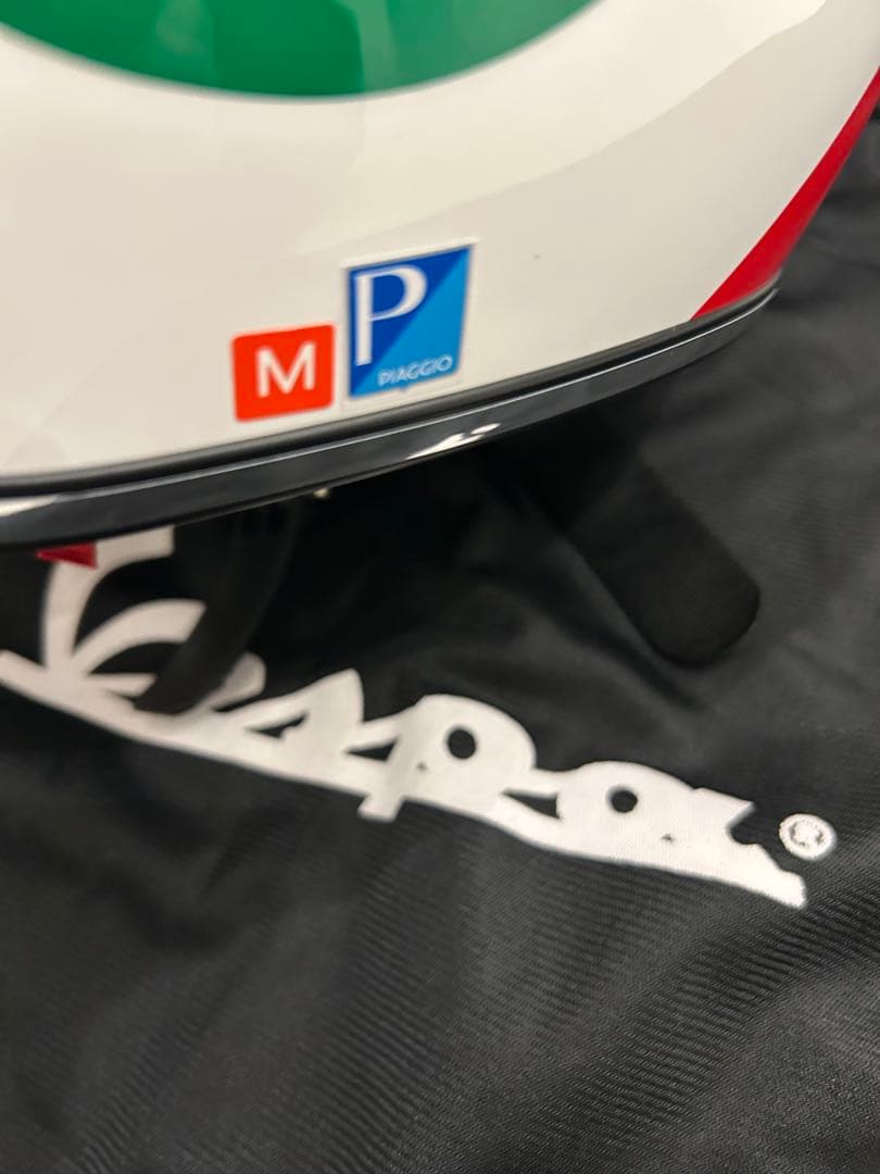 お値下げ！新品同様！Vespa ヘルメット ホワイトレッドグリーン