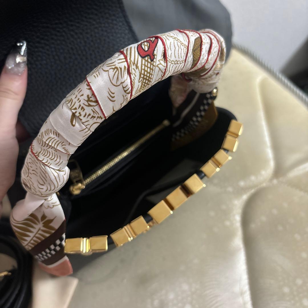 ルイヴィトン カプシーヌ MINI