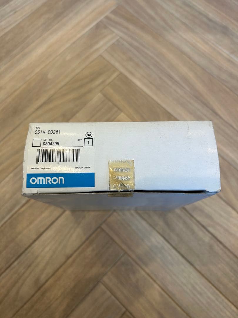 【新品未使用】オムロン 出力ユニット CS1W-OD261