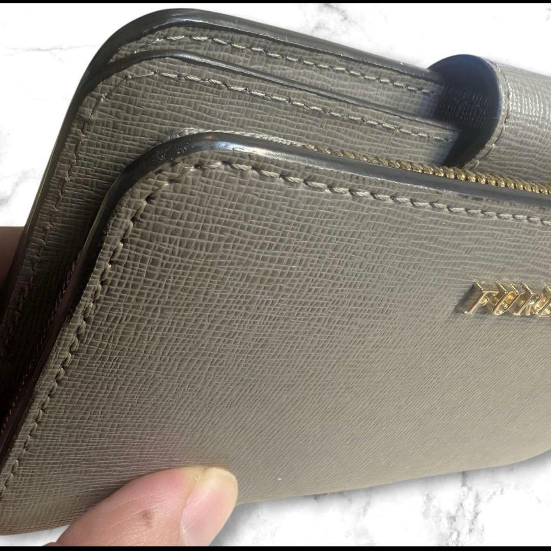 新品　FURLA グレー 二つ折り財布
