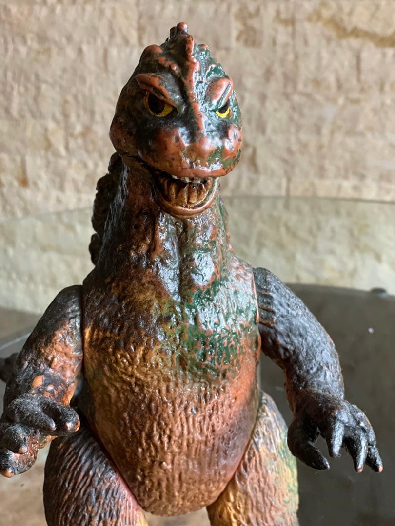 古いゴジラのソフビです
