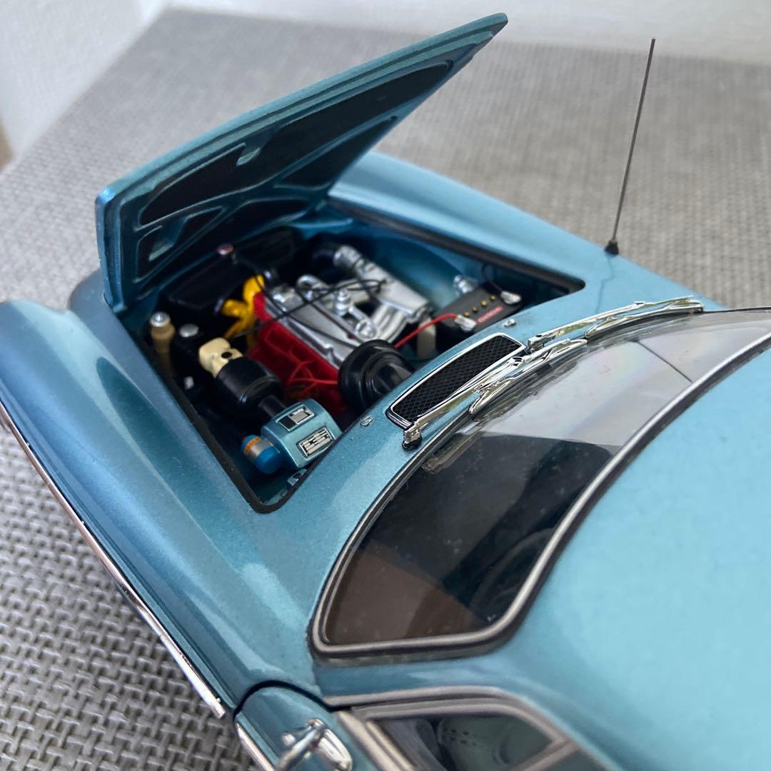 MINICHAMPS 1/18 VOLVO P1800 ES 1971 ブルー