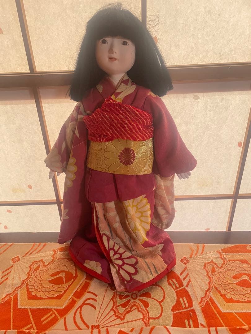 レトロ伝統的な可愛い女の子　日本人形 赤紫着物
