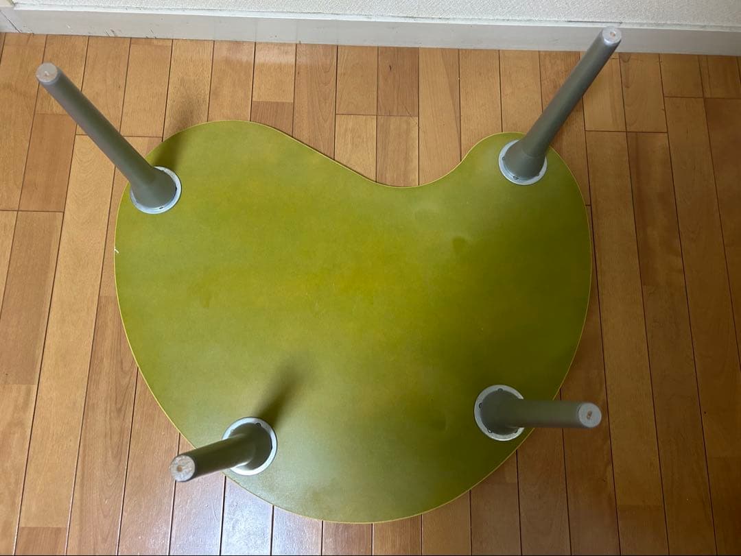 ハート形黄色丸座卓