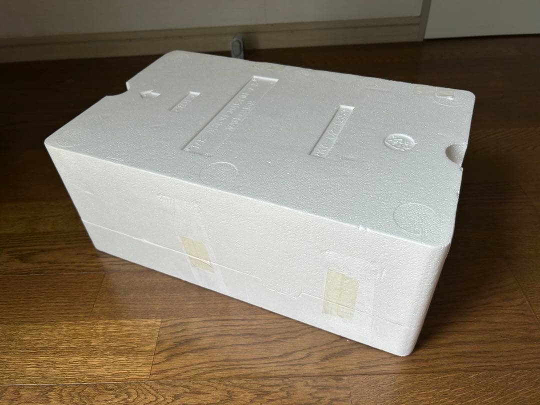 京商 Aston Martin V12 Vanquish 1/12　未使用品