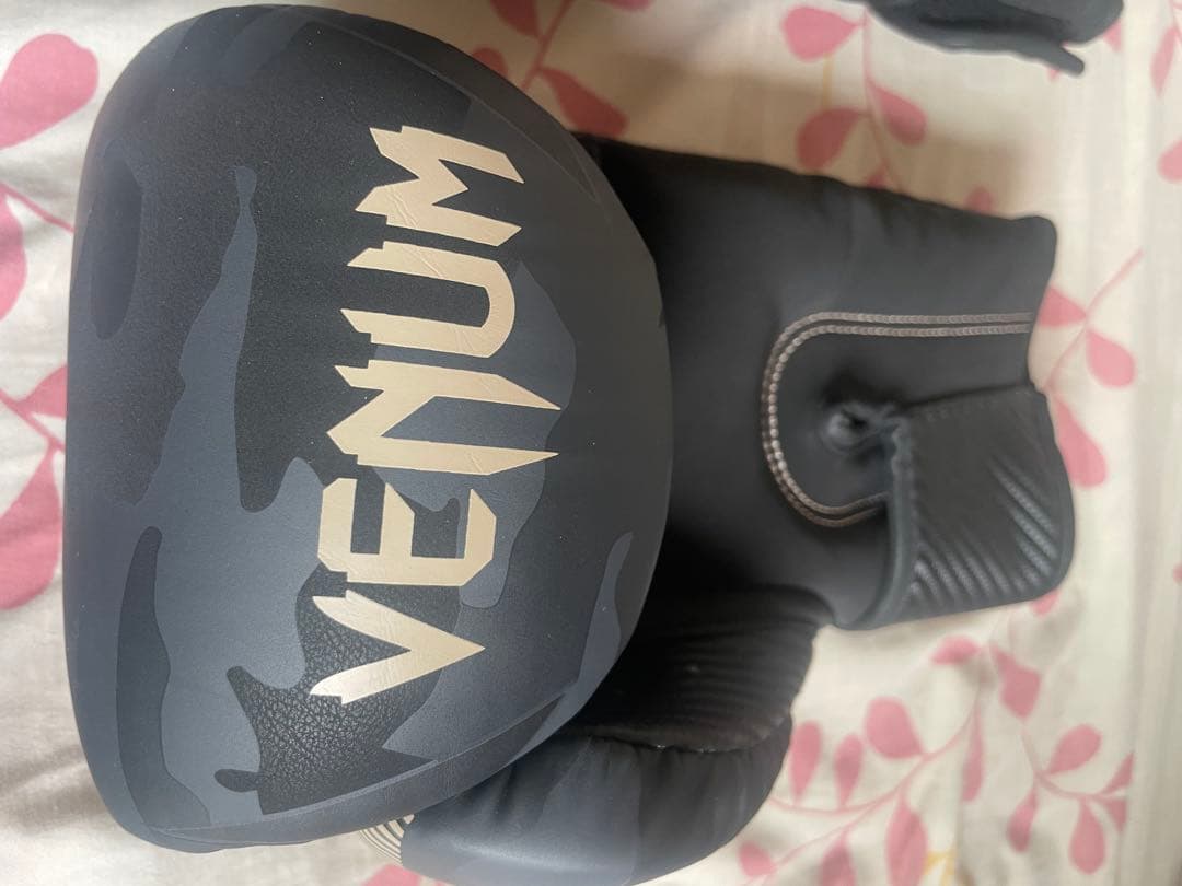 【美品】VENUM ボクシンググローブ 12oz ダークカモ）