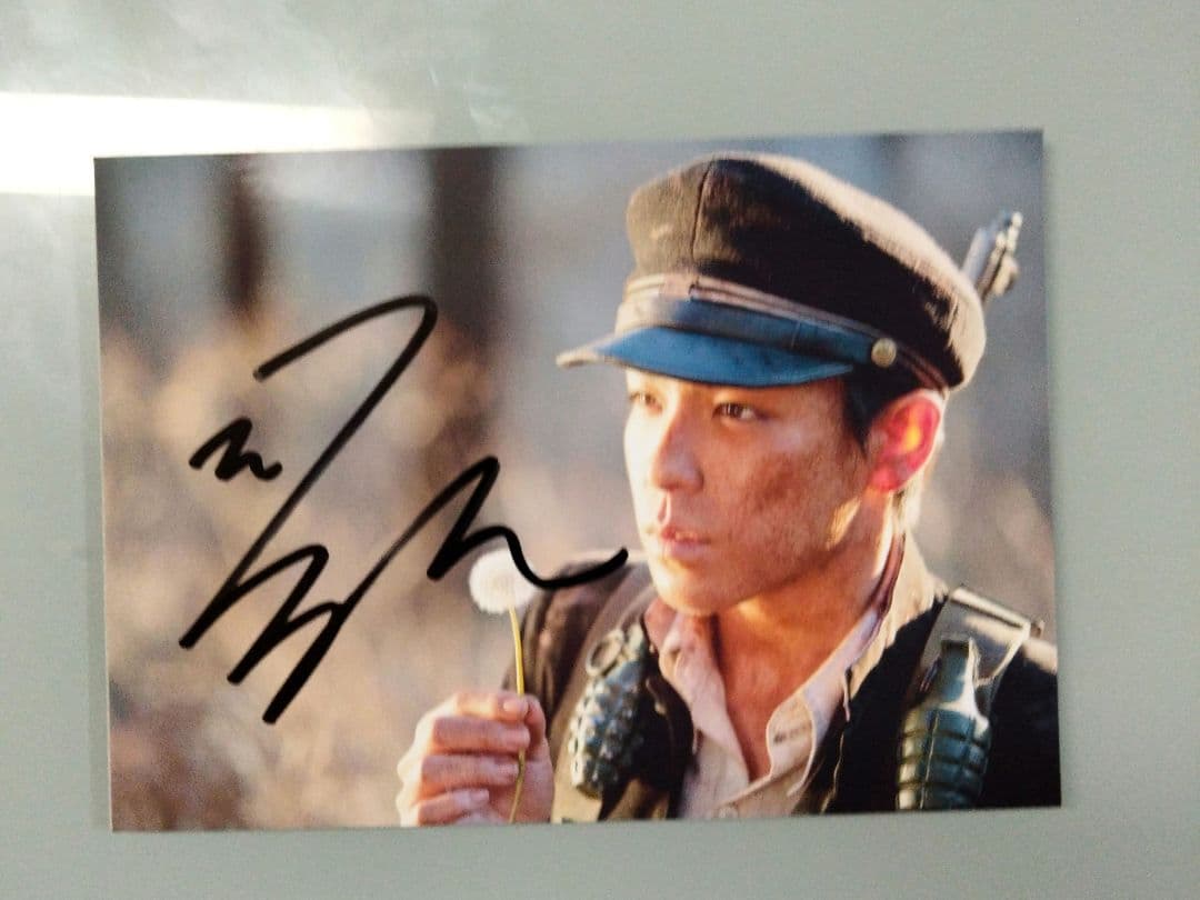 セール中…T.O.P 直筆サイン入り2Lサイズ写真…BIGBANGのメンバー