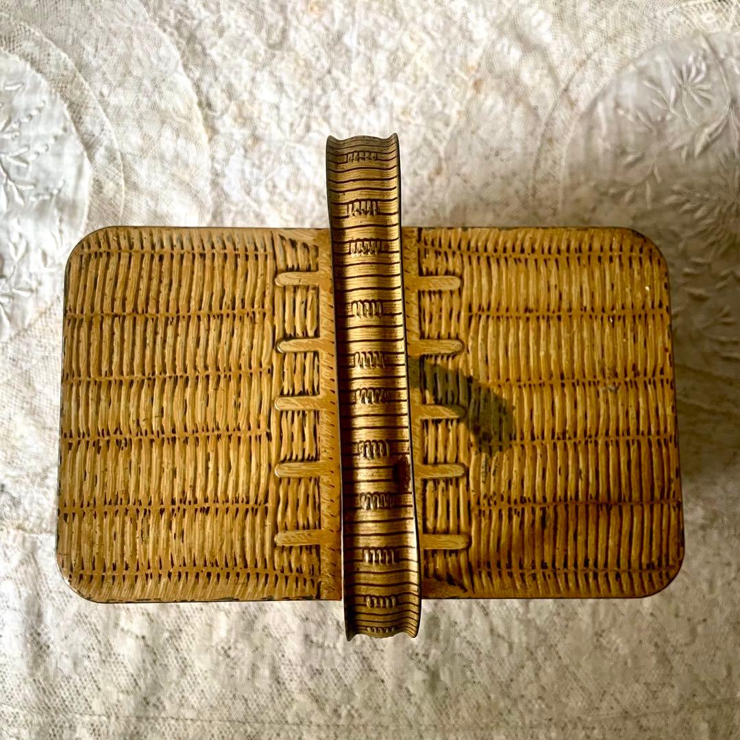 LUビスケットバスケットティン缶&エッフェル塔円形ティン缶　フランスアンティーク