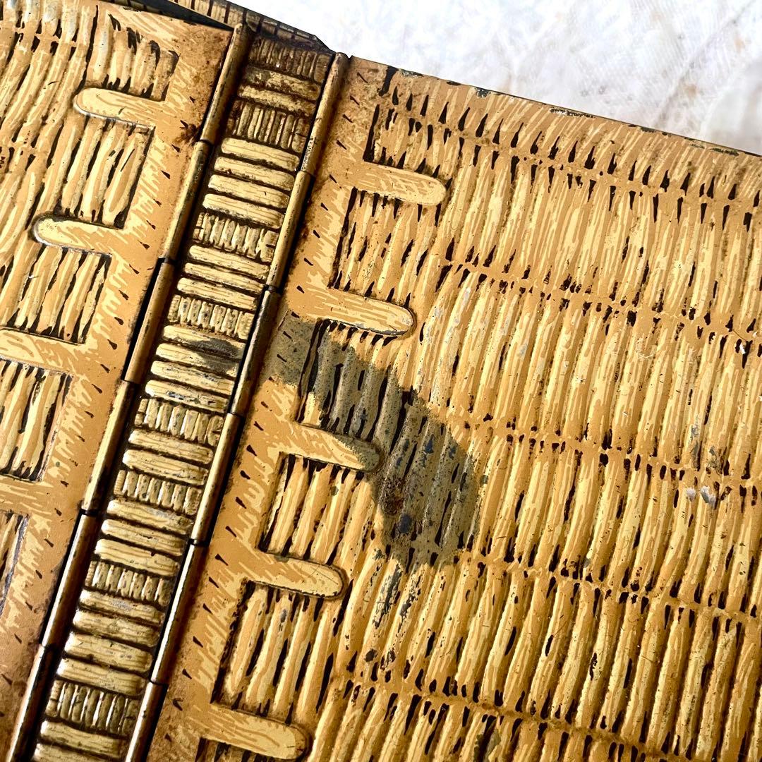 LUビスケットバスケットティン缶&エッフェル塔円形ティン缶　フランスアンティーク