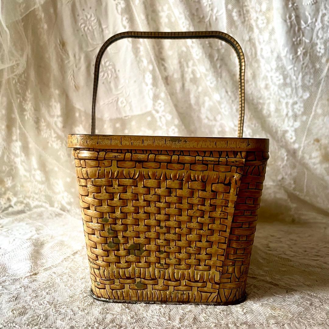 LUビスケットバスケットティン缶&エッフェル塔円形ティン缶　フランスアンティーク