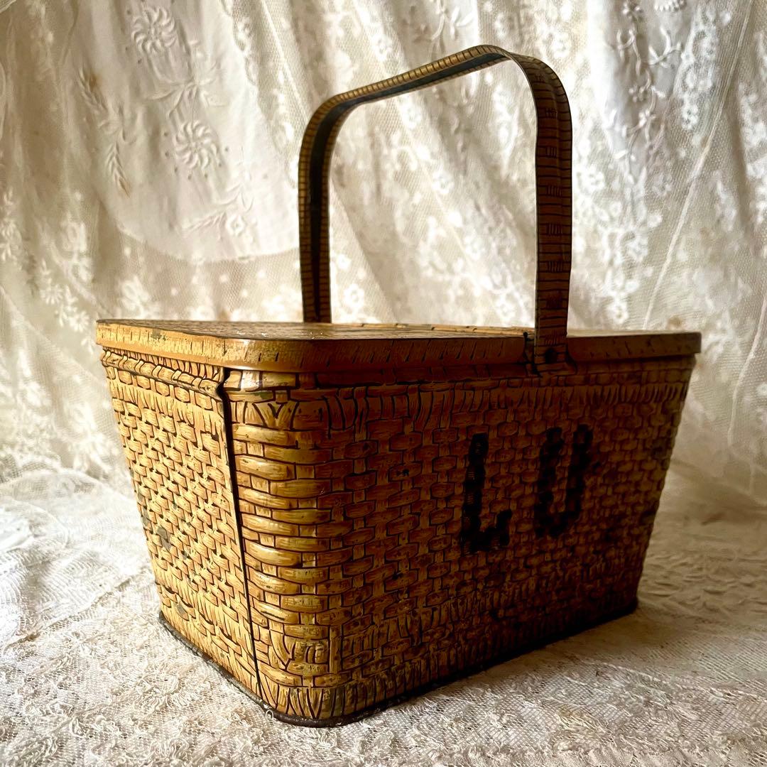 LUビスケットバスケットティン缶&エッフェル塔円形ティン缶　フランスアンティーク