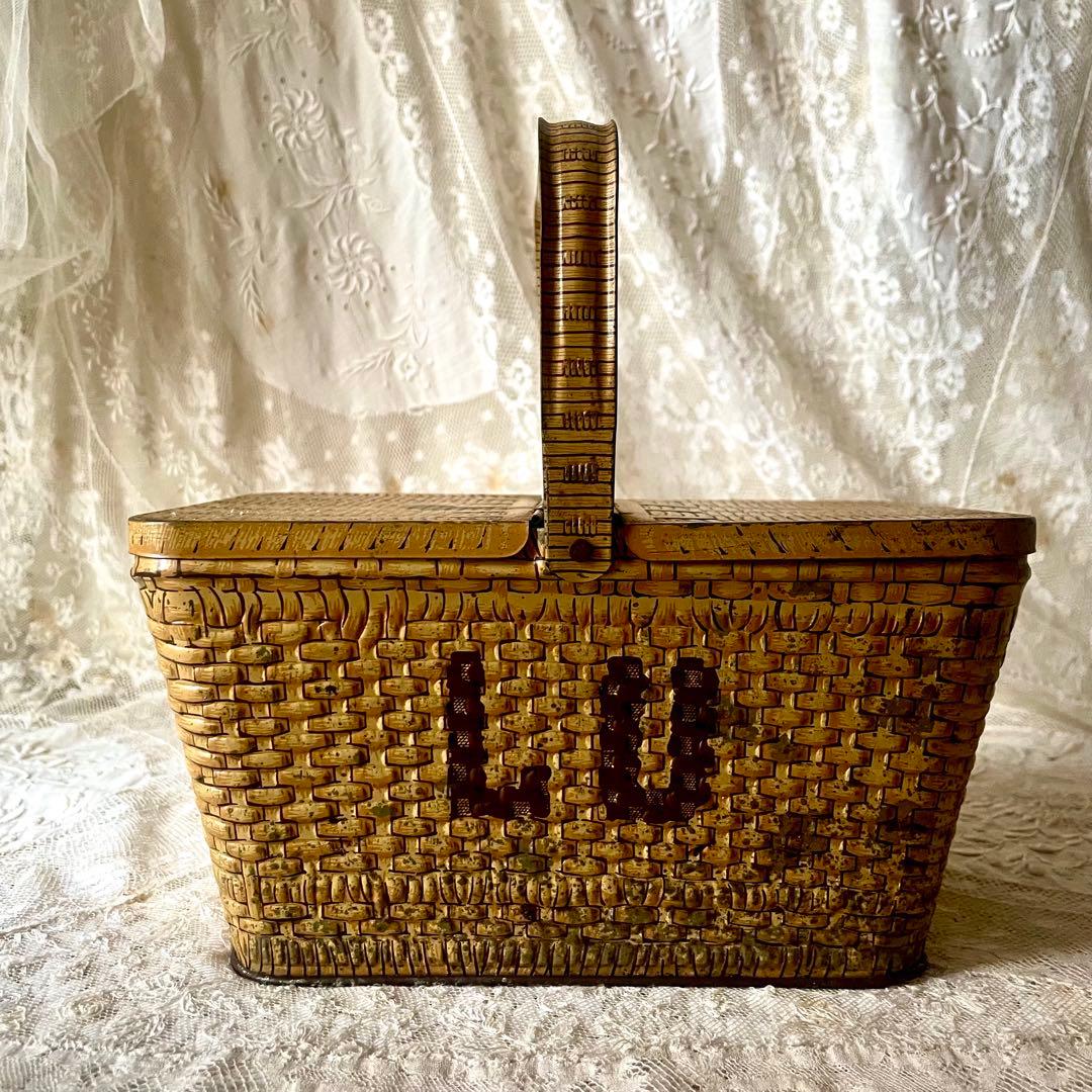 LUビスケットバスケットティン缶&エッフェル塔円形ティン缶　フランスアンティーク