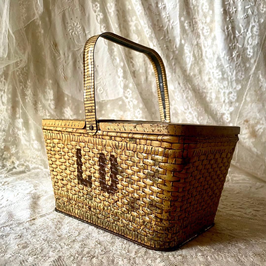 LUビスケットバスケットティン缶&エッフェル塔円形ティン缶　フランスアンティーク