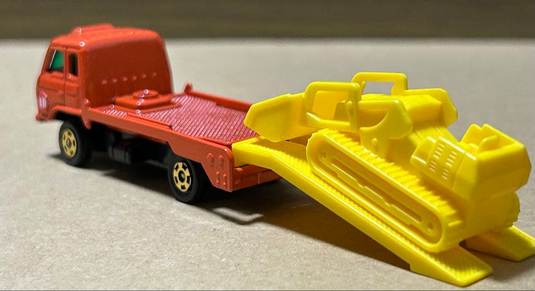 トミカ UD コンドル ブルドーザーキャリア 日本製