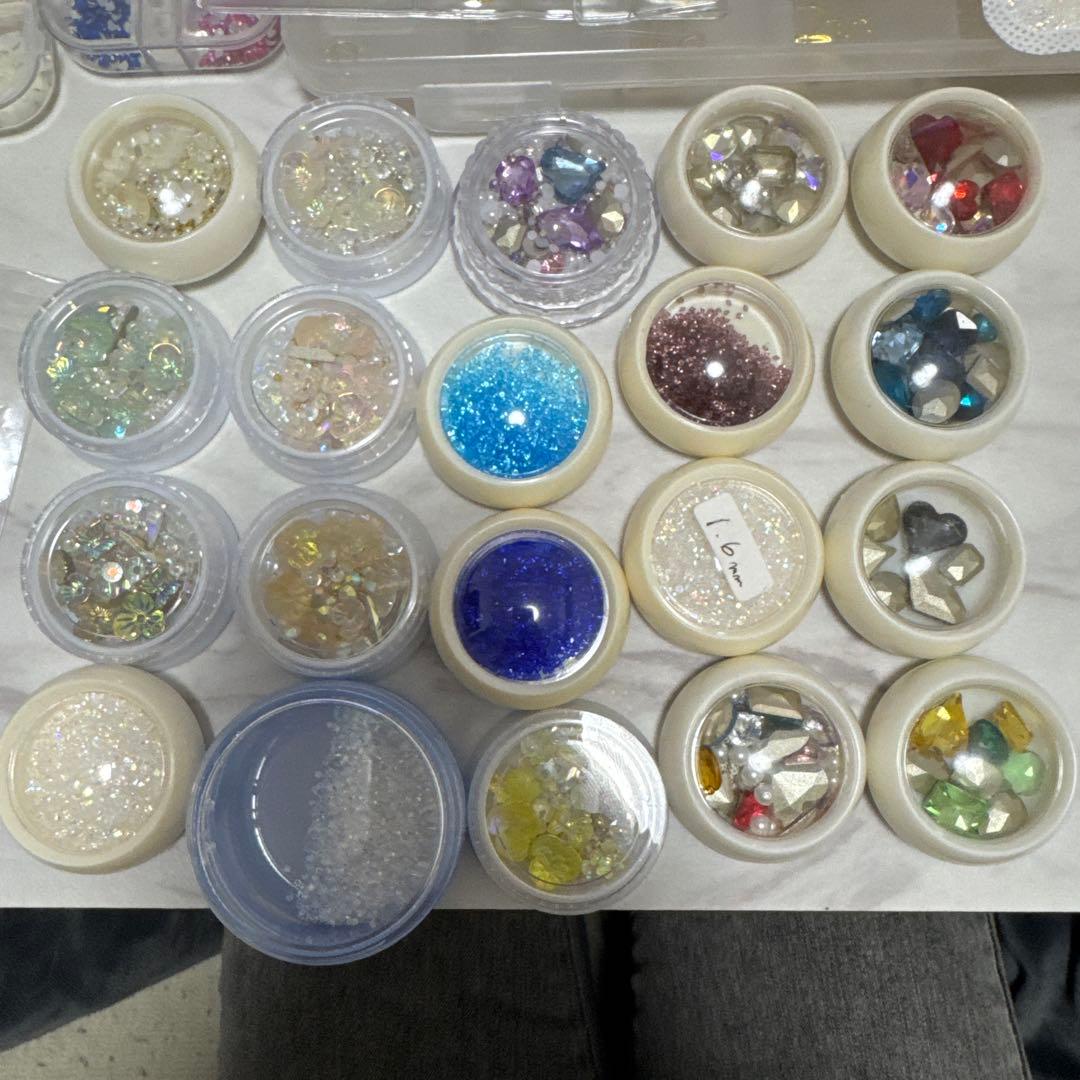 ネイル　パーツ　まとめ売り　ジェルネイル　ライト　ストーン　デコパーツ