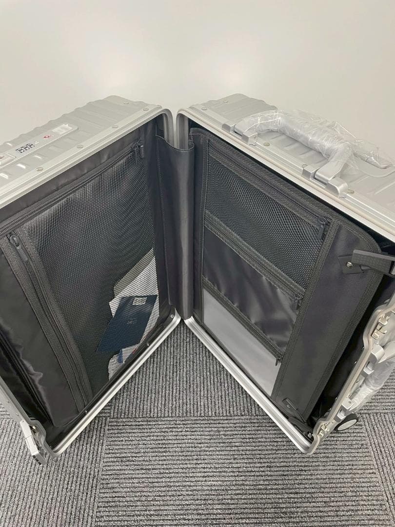 リベティ多機能キャリーケース【エナメルシルバーSサイズ】98