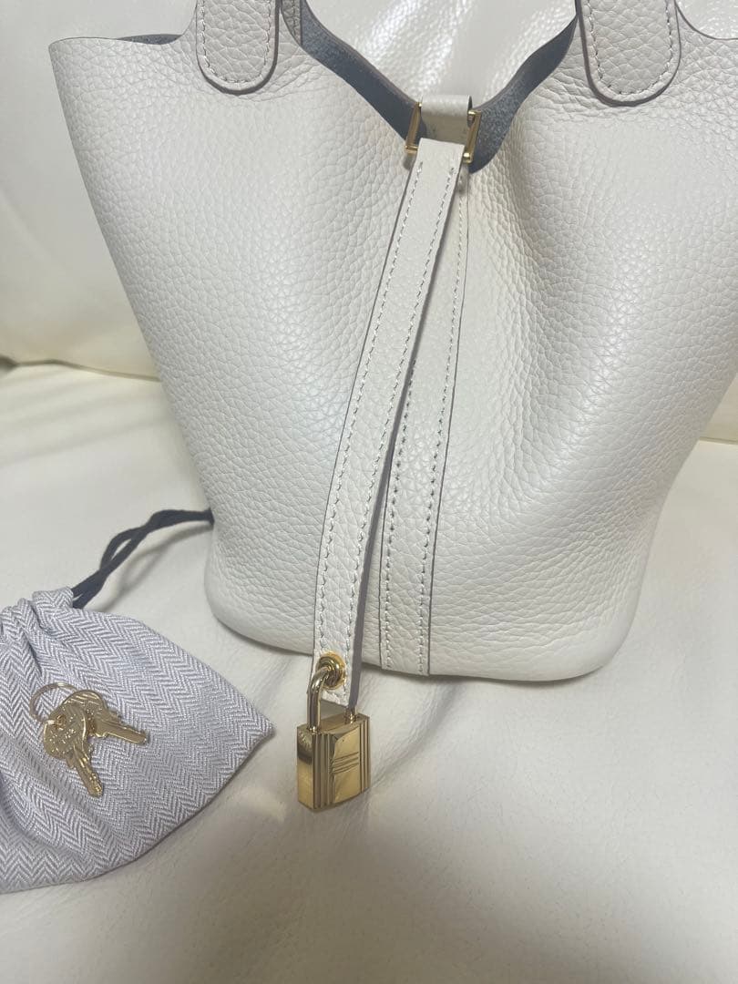 本革キューブバッグ18　ホワイト系(クレ) ゴールド金具　美品