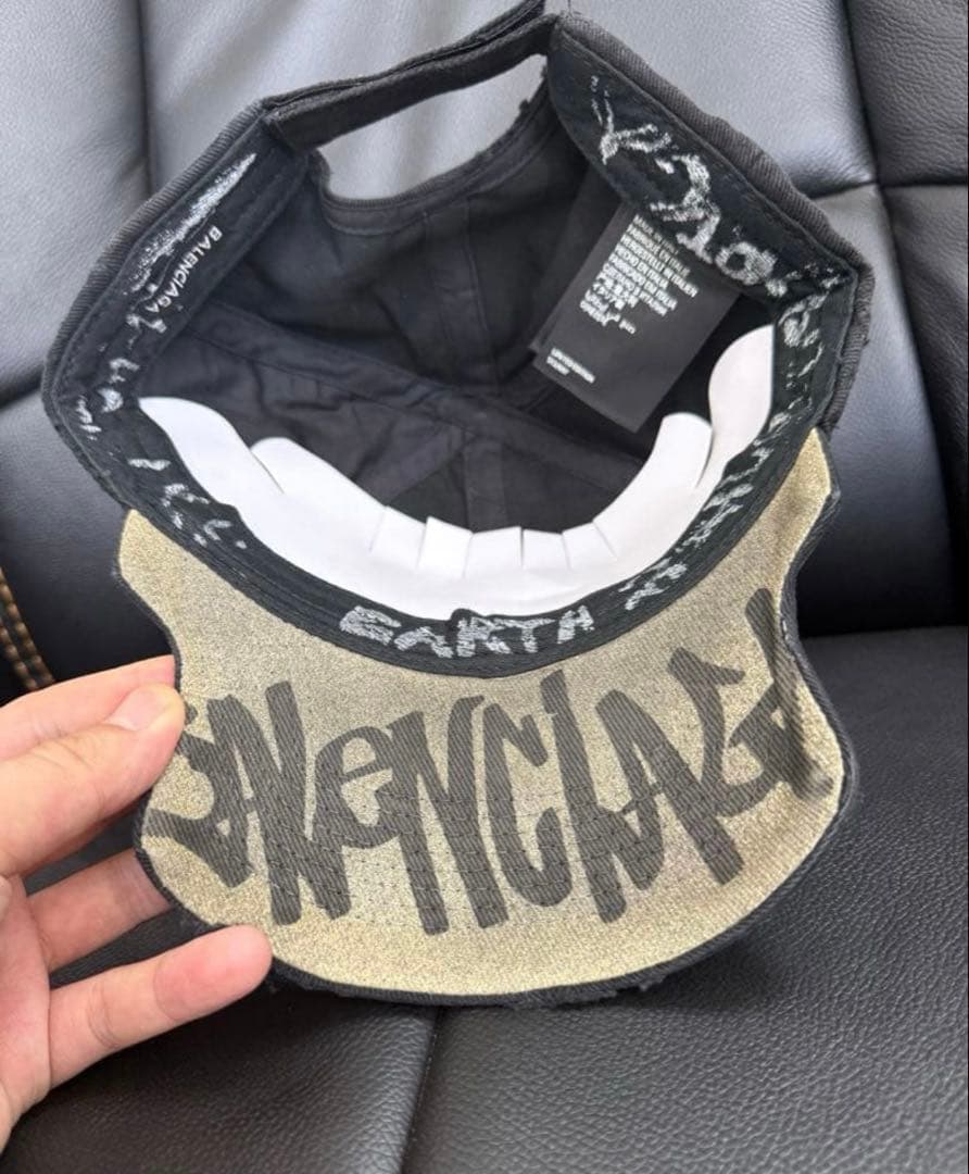 BALENCIAGAバレンシアガ　 ダークグレー キャップ　ダメージデザイン