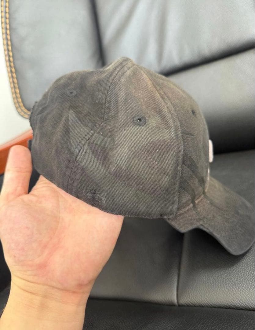 BALENCIAGAバレンシアガ　 ダークグレー キャップ　ダメージデザイン