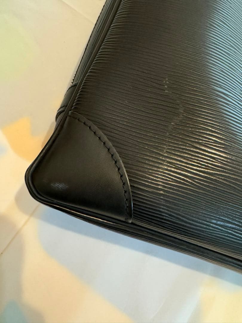 ルイ・ヴィトン バッグ エピ ポルトドキュマンヴォワヤージュ M59162