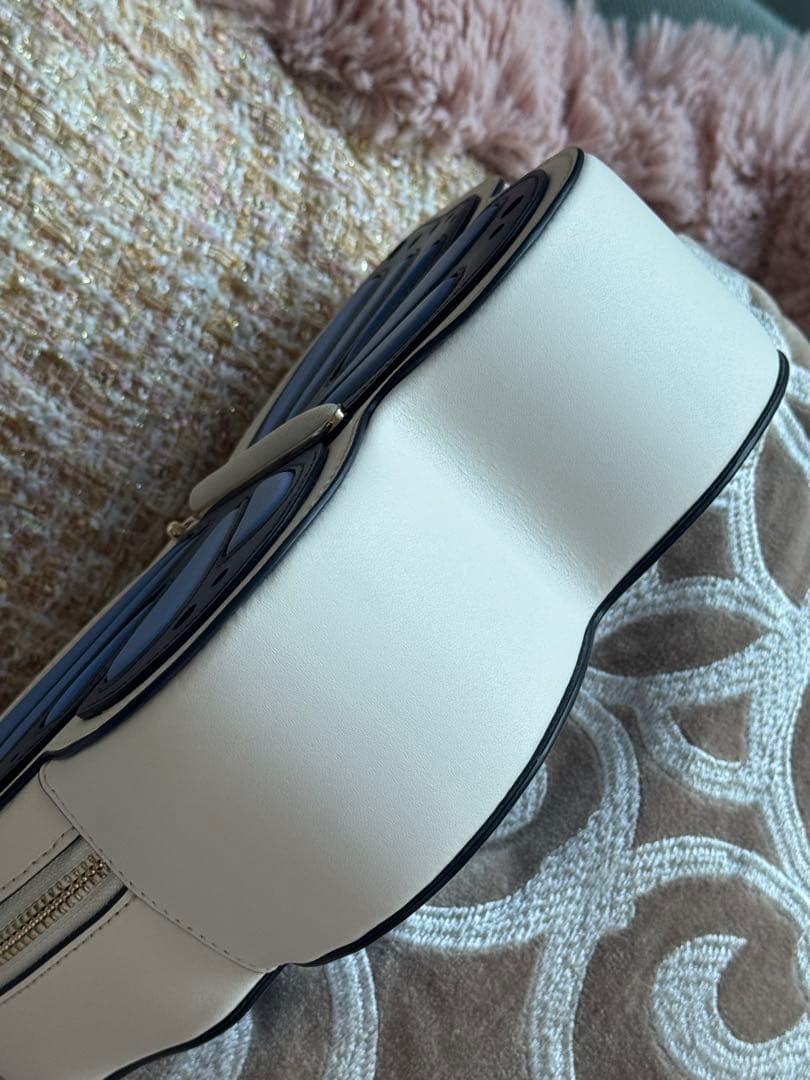 ⭐︎kate spade⭐︎ フラッターフライ 3D クロスボディ ショルダーバッグ
