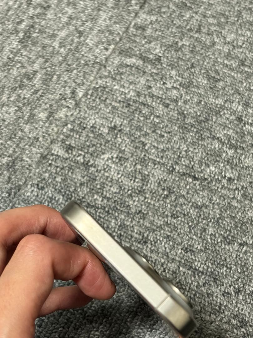 Apple iPhone 15Pro 256GBナチュラルチタニウム本体