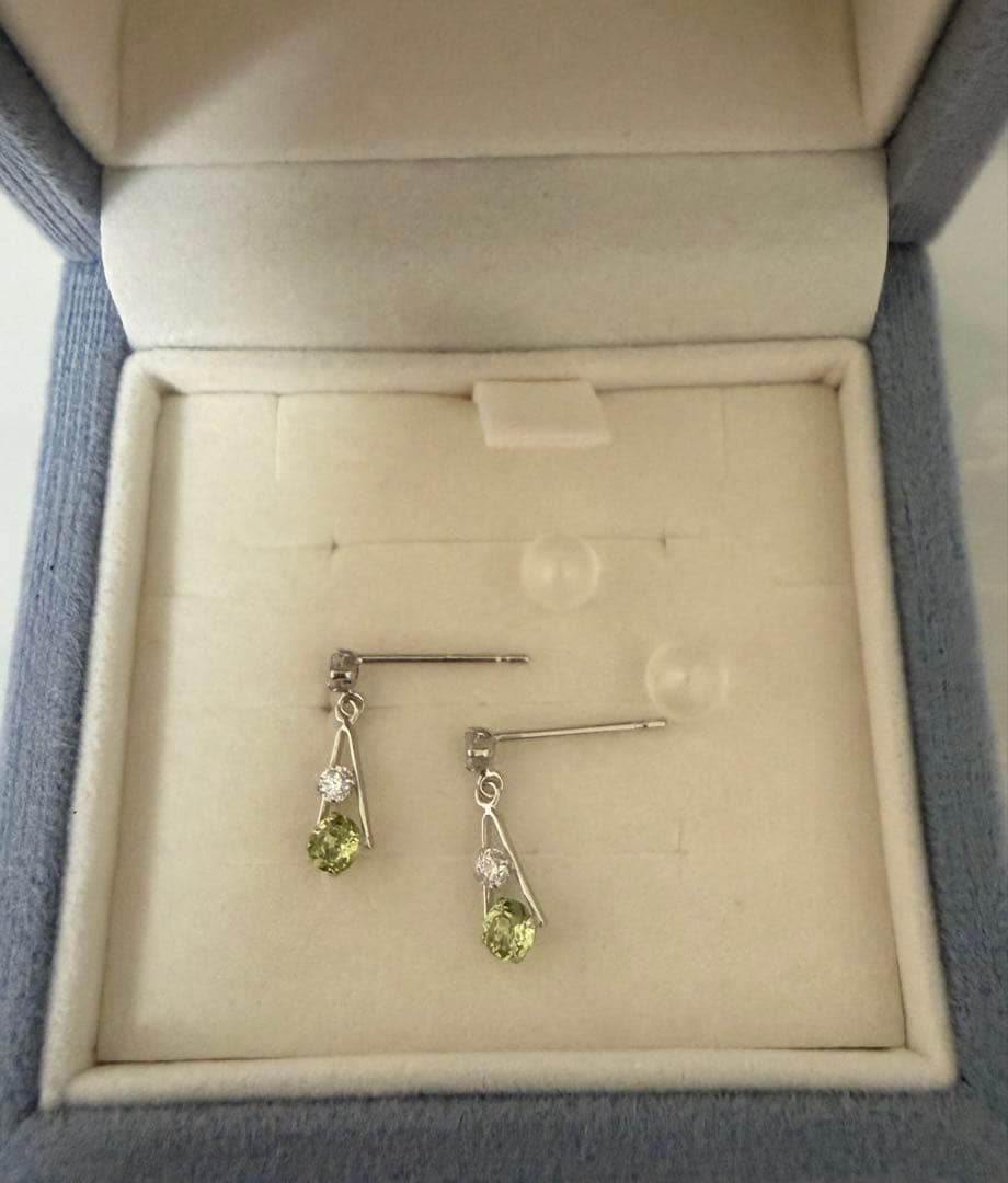 【新品・未使用】ジュエリーTSUTSUMI K10ホワイトゴールド ピアス