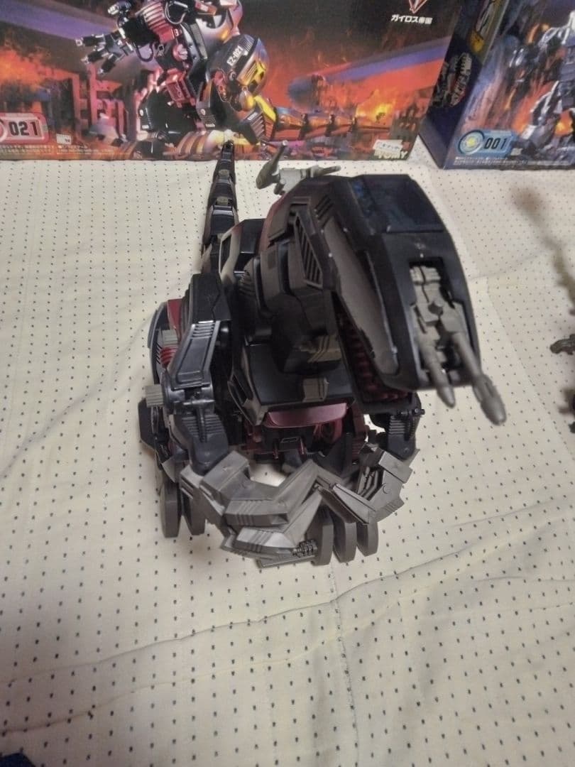 ゴジュラスとデスザウラーです。ジャンク品