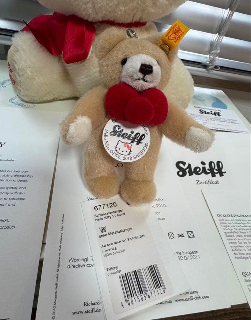 新品　Hello Kitty Steiff ぬいぐるみ 27cm 678097