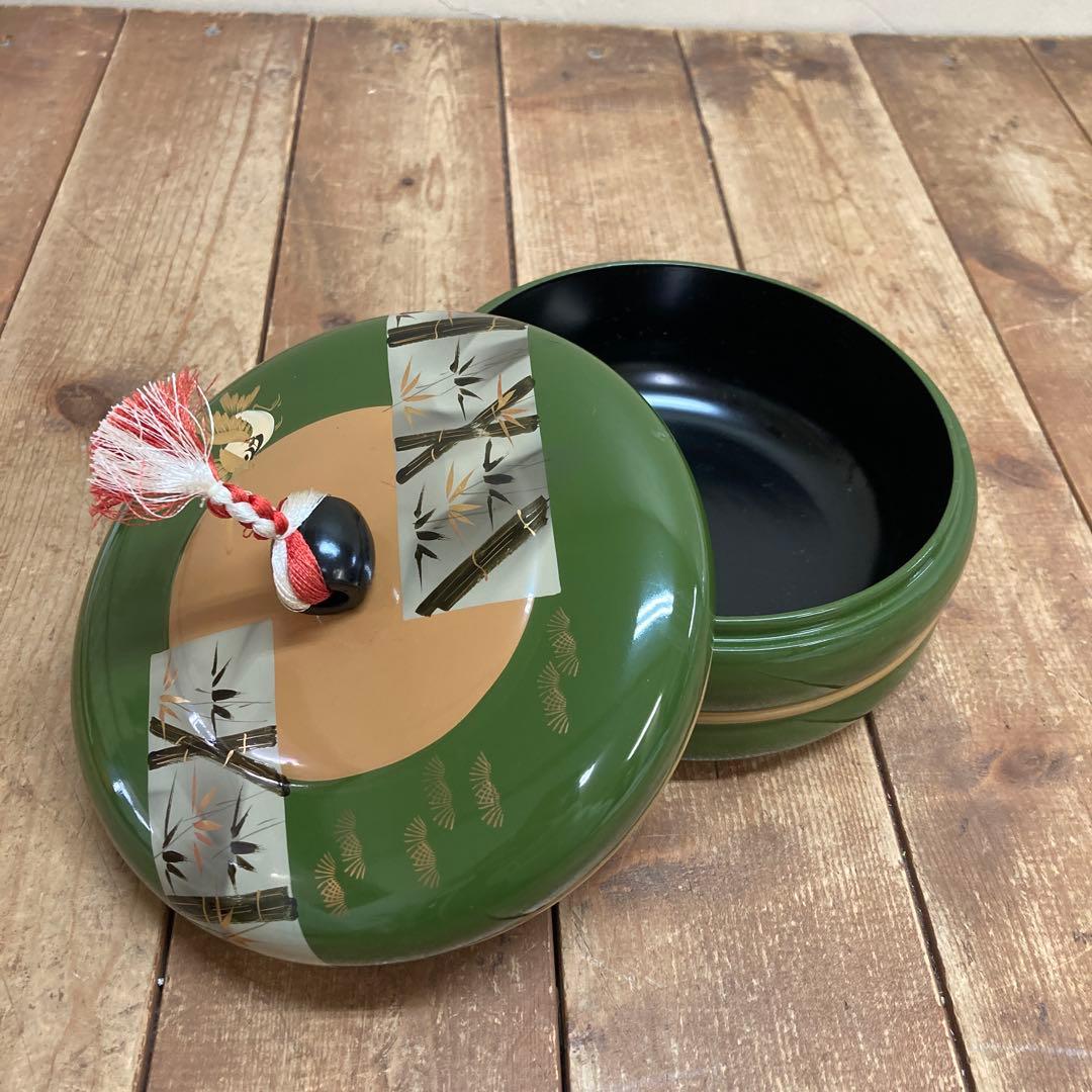 D5 和風 漆器 飾り紐付き 丸型 容器 重箱 菓子器 小物入れ 食籠 組紐