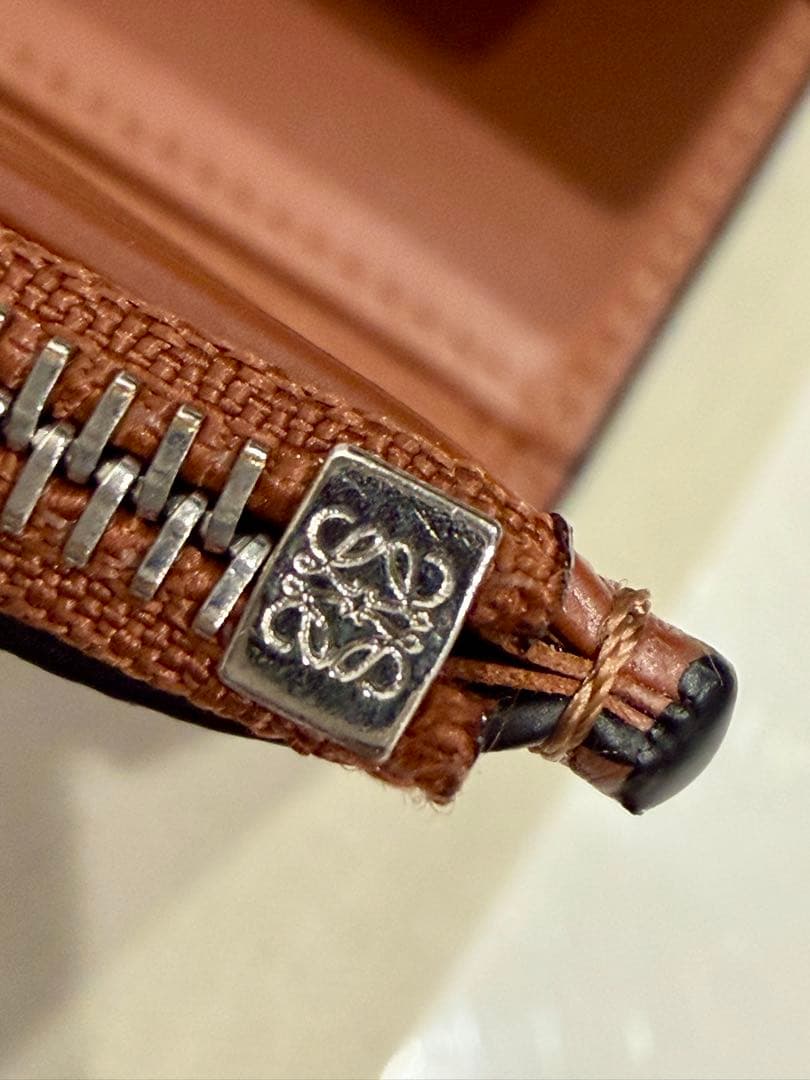 【新品同様】ロエベ アナグラム バーティカル スモール ウォレット タン